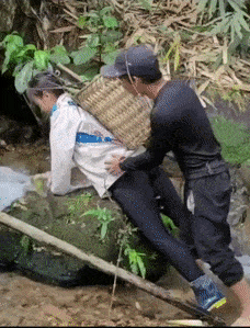 快手上的擦边短片“竹笋炒肉”，好逆天也好奇怪[115M]